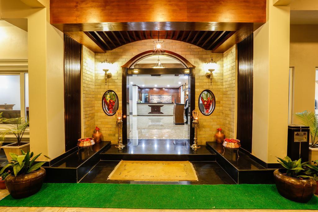Da Yatra Courtyard Hotel Покхара Экстерьер фото