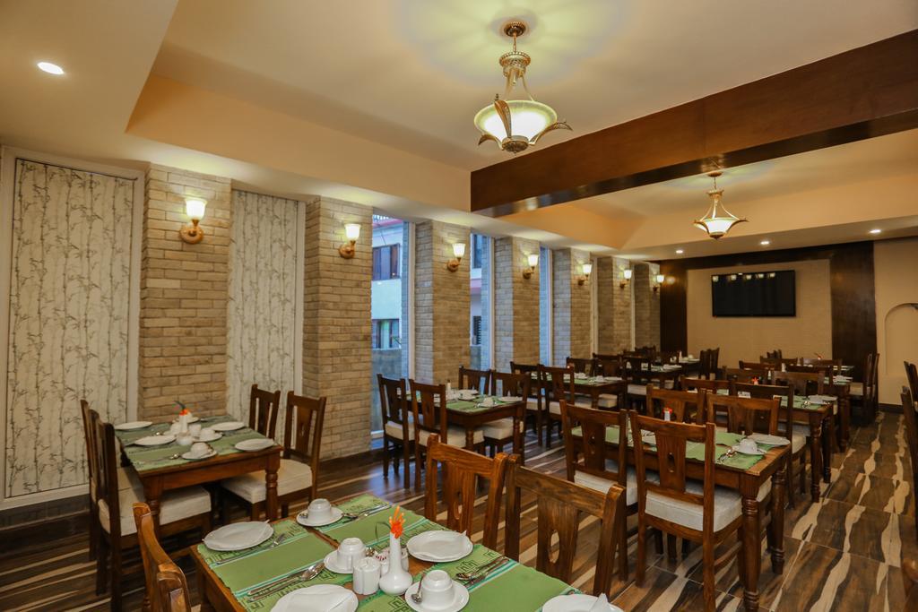 Da Yatra Courtyard Hotel Покхара Экстерьер фото
