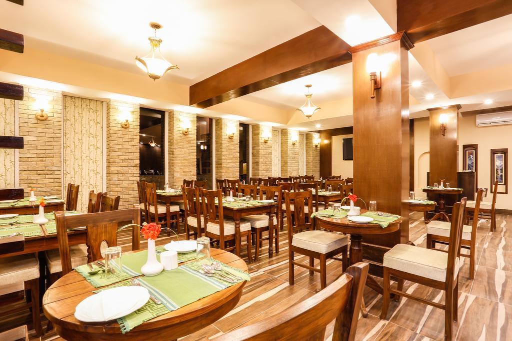 Da Yatra Courtyard Hotel Покхара Экстерьер фото