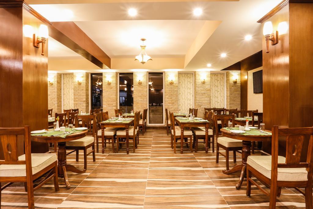 Da Yatra Courtyard Hotel Покхара Экстерьер фото