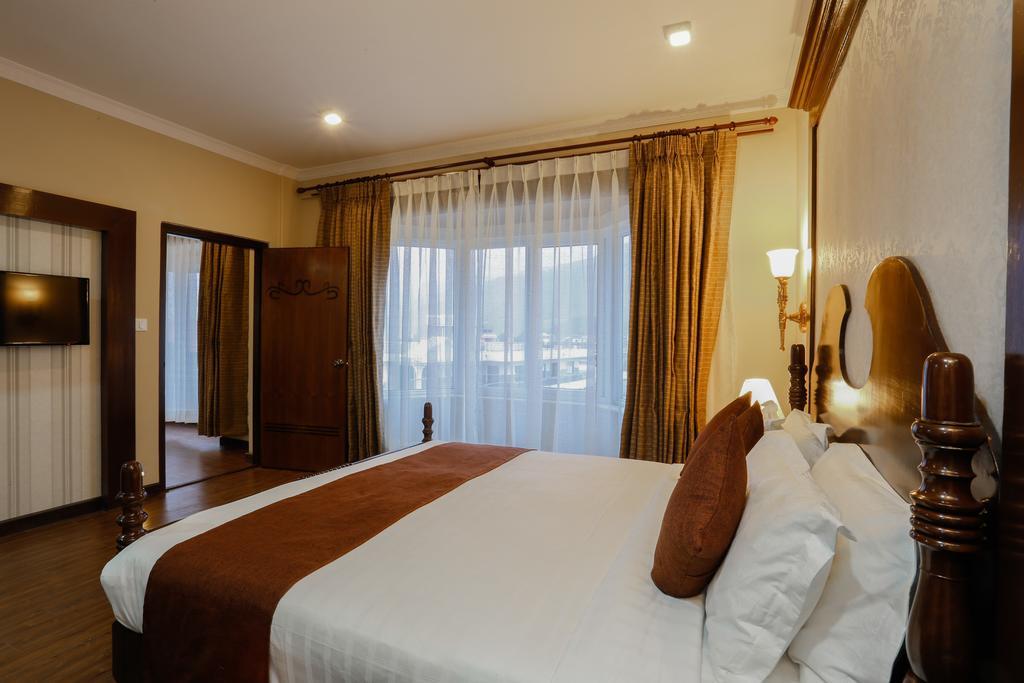 Da Yatra Courtyard Hotel Покхара Экстерьер фото