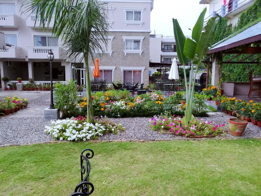 Da Yatra Courtyard Hotel Покхара Экстерьер фото
