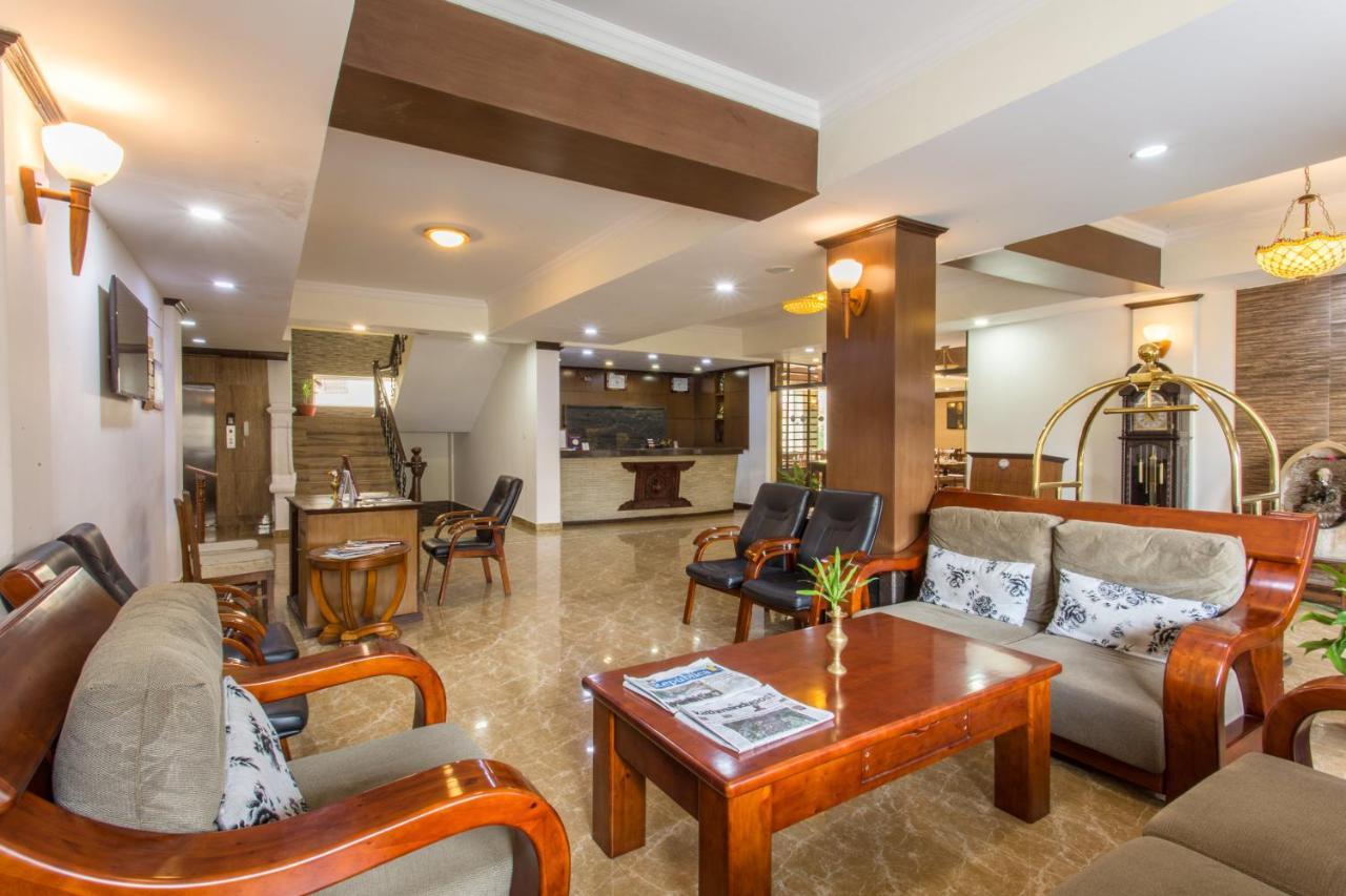 Da Yatra Courtyard Hotel Покхара Экстерьер фото