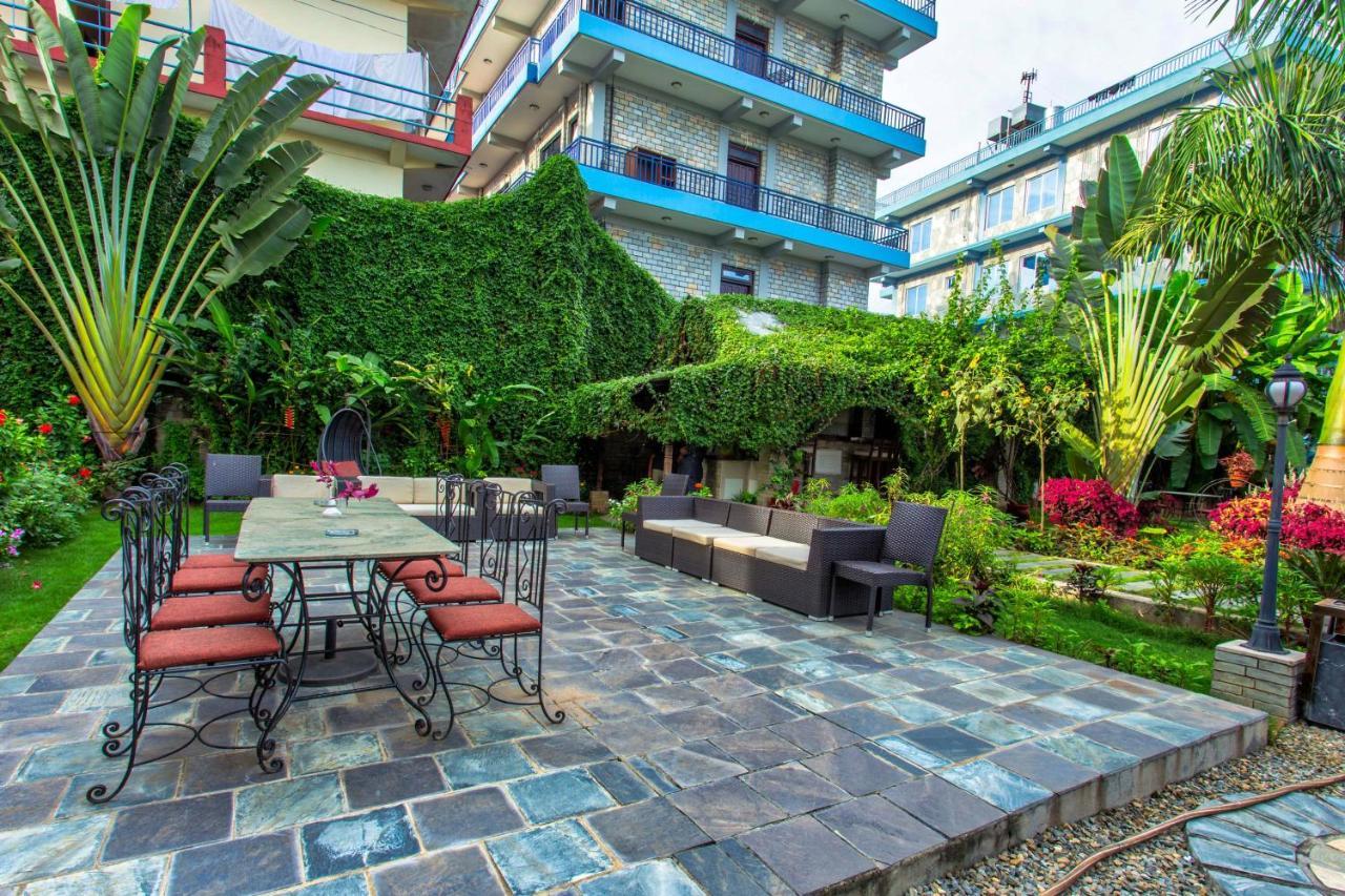 Da Yatra Courtyard Hotel Покхара Экстерьер фото