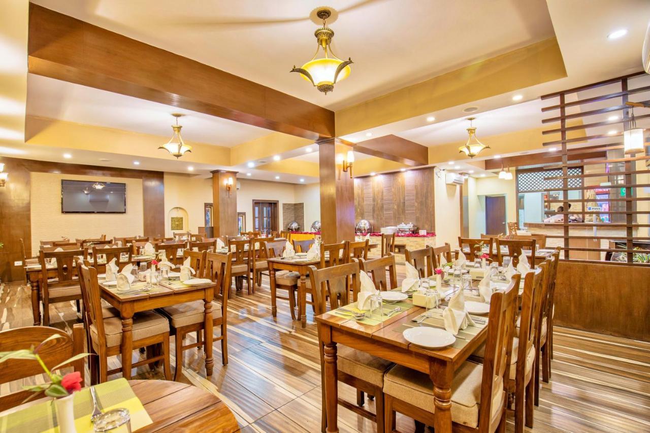 Da Yatra Courtyard Hotel Покхара Экстерьер фото
