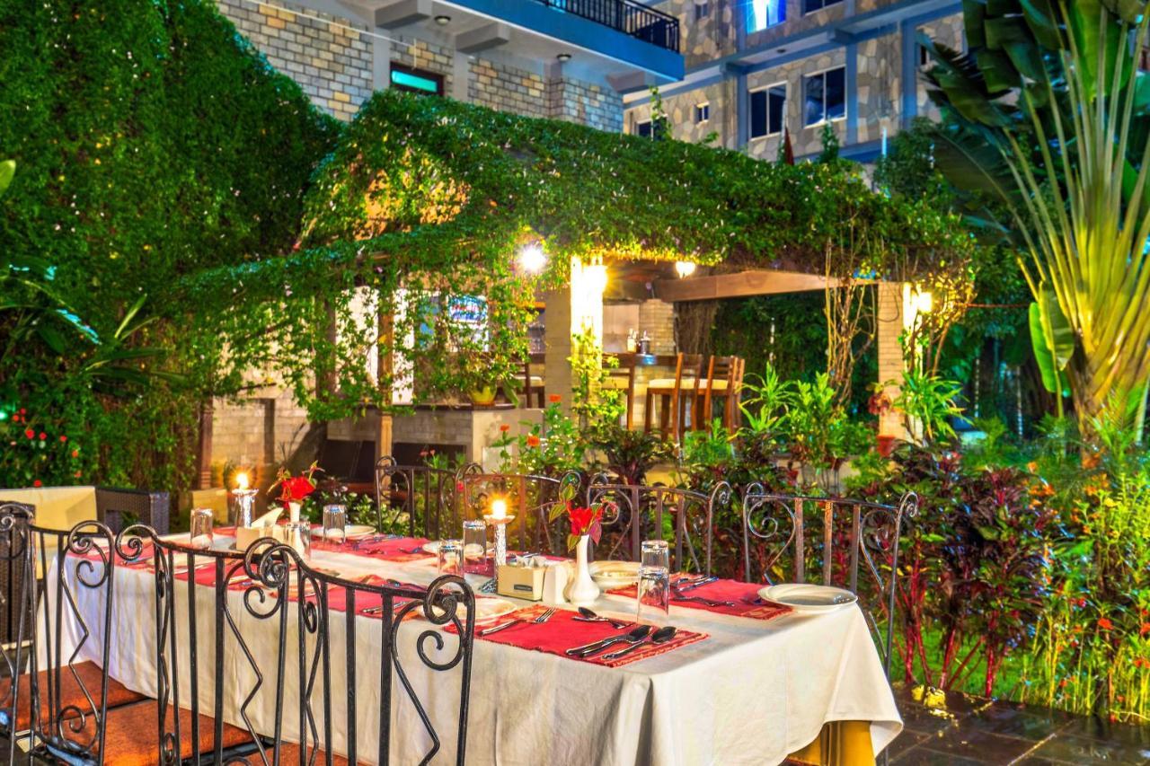 Da Yatra Courtyard Hotel Покхара Экстерьер фото