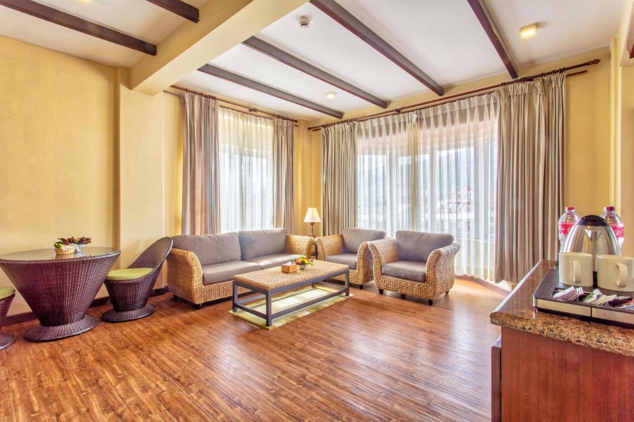 Da Yatra Courtyard Hotel Покхара Экстерьер фото